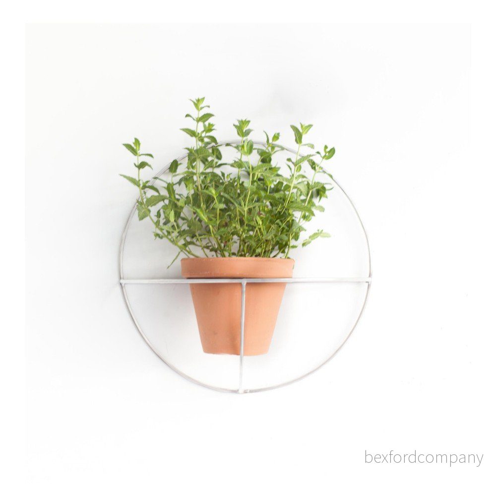 Bílý nástěnný držák na květináč Really Nice Things Circle, ⌀ 44 cm v:898676