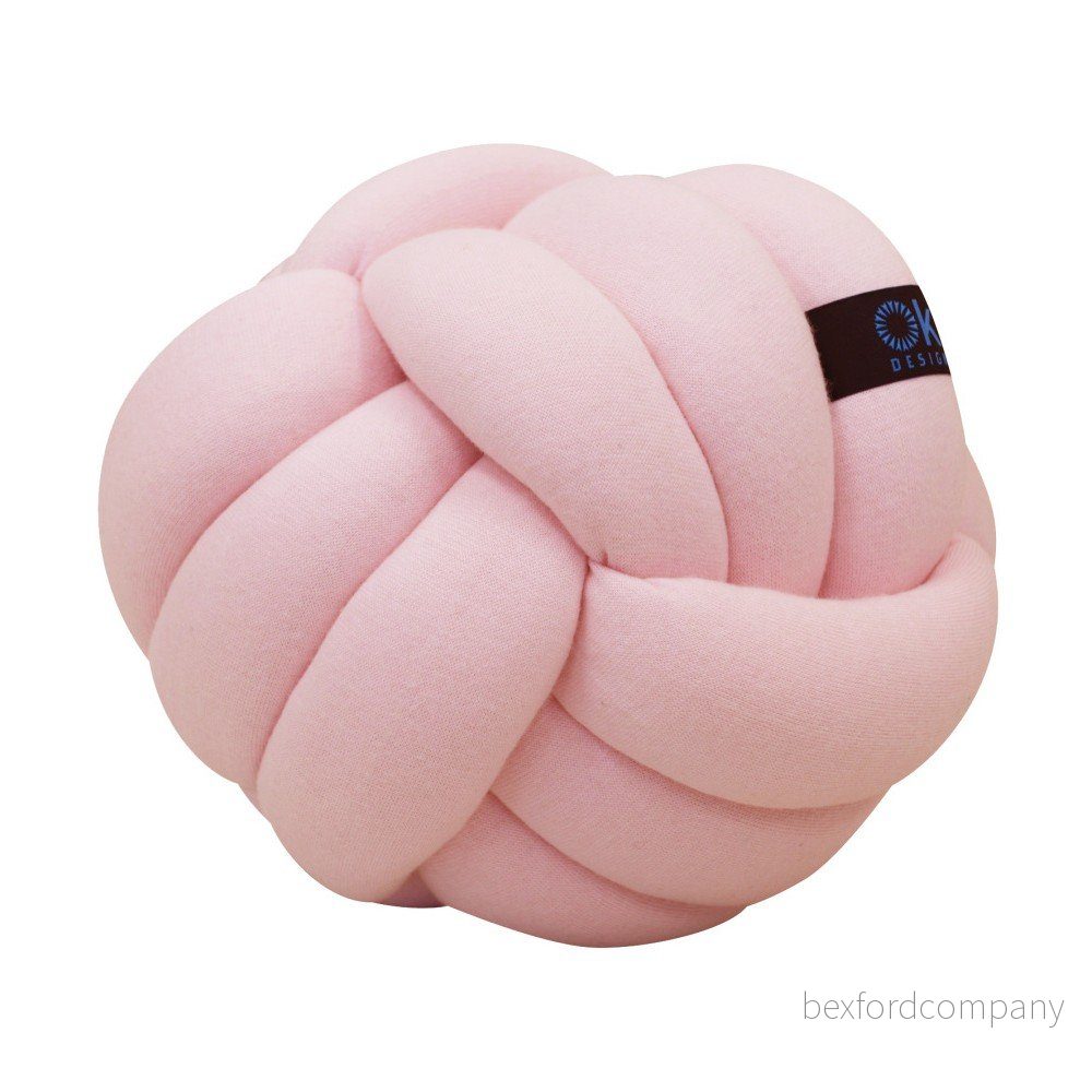 Růžový polštář OK Design Chango, Ø 26 cm v:1021264
