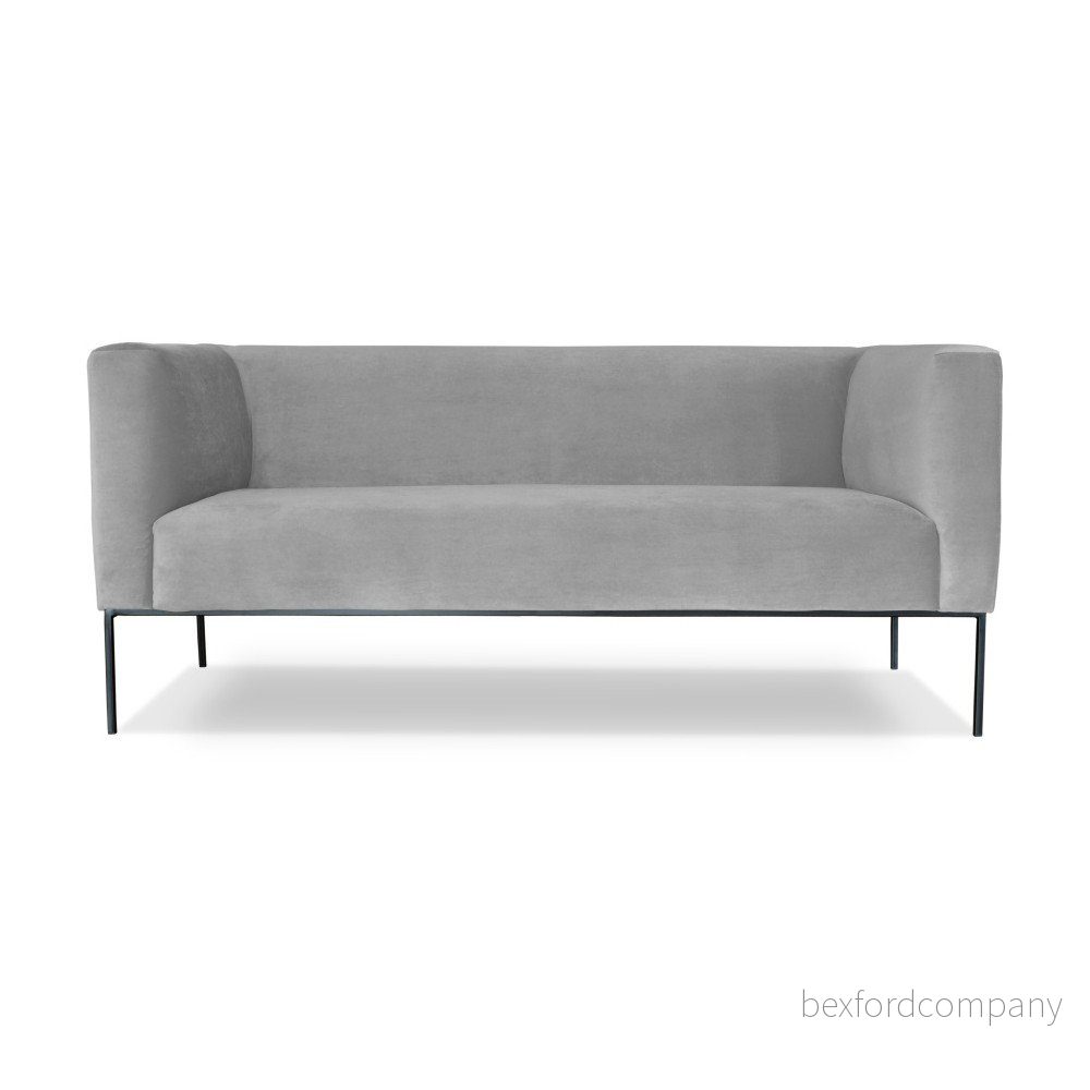 Světle šedá trojmístná pohovka Windsor & Co. Sofas Neptune v:762470