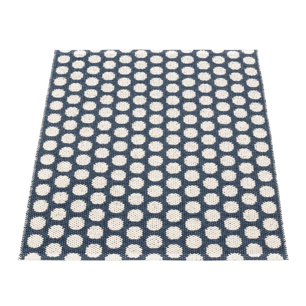 Tmavě modrý vnitřní a venkovní koberec 70x90 cm Noa Dark Blue – Pappelina v:1733518
