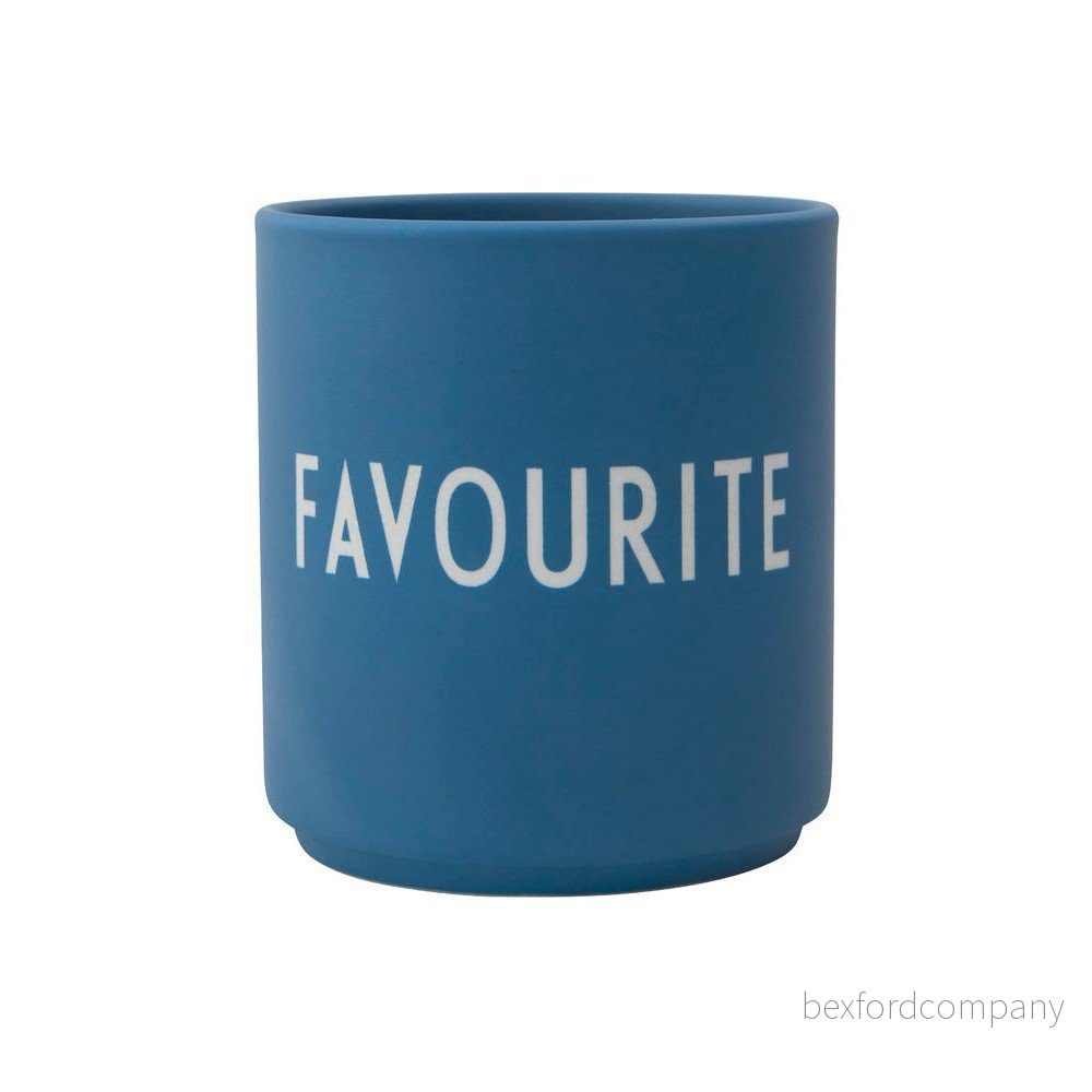 Tmavě modrý porcelánový hrnek Design Letters Favourite v:1417899