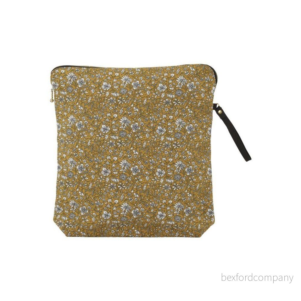 Bavlněná kosmetická taštička A Simple Mess Bodo Golden Yellow, 30 x 32 cm v:1267116