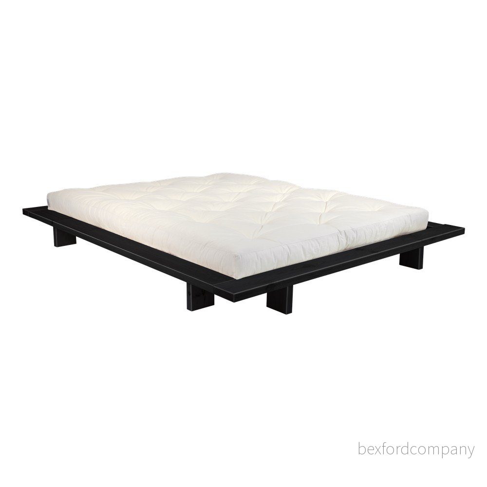 Dvoulůžková postel z borovicového dřeva s matrací Karup Design Japan Comfort Mat Black/Natural, 140 x 200 cm v:1309168